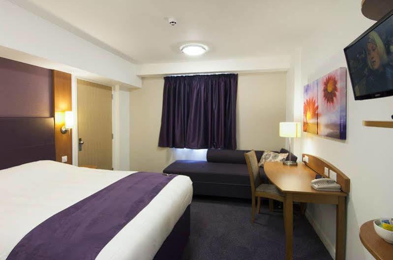 Premier Inn Colchester Exterior foto